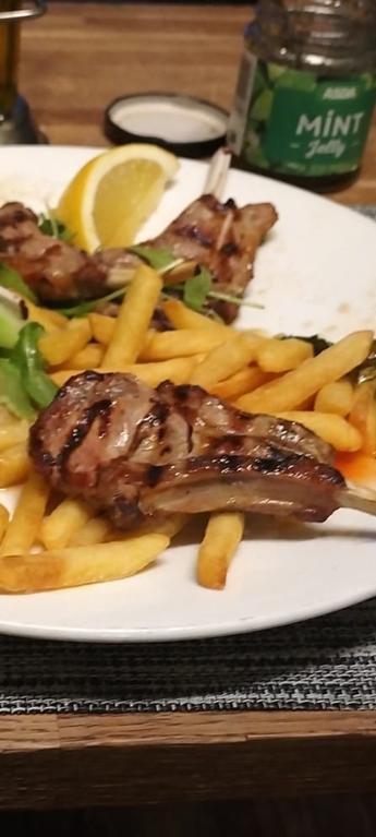 Having a simple but a healthy and tasty dinner/ lamb chops with chips and broccoli ( London)#healthylifestyle #healthyfood#الصحة #المجتمع_في_باز #المطبخ_الجزائري#baaz #lifestyle #healthylifestyle #