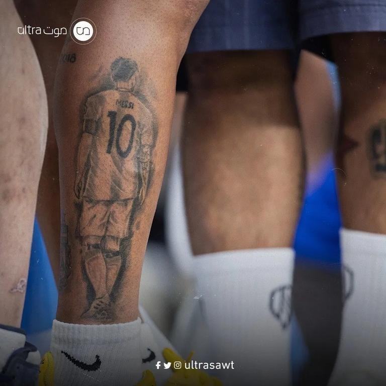 تزايد الطلب على "تاتو" ميسي في #كأس_العالم_2022 بعد حصول المنتخب الأرجنتيني على اللقب #مونديال_قطر_2022 #ميسي #الأرجنتين #منوعات #صور