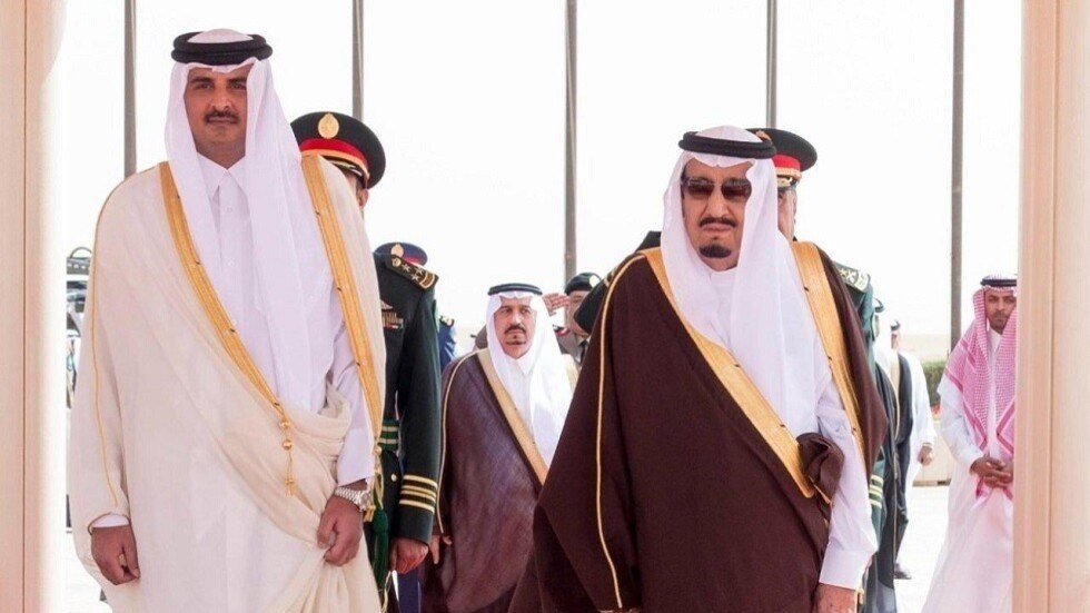 أمير قطر يعزي...