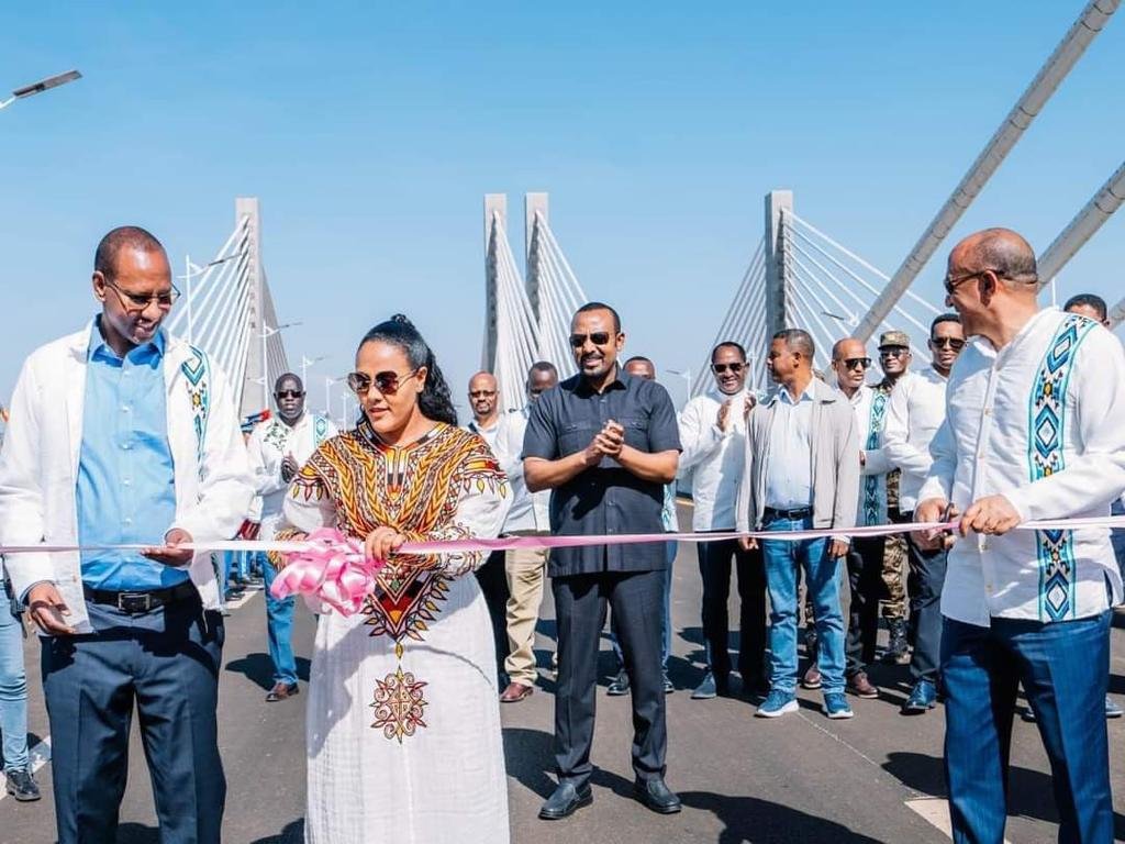 اثيوبيا تفتتح جسر...