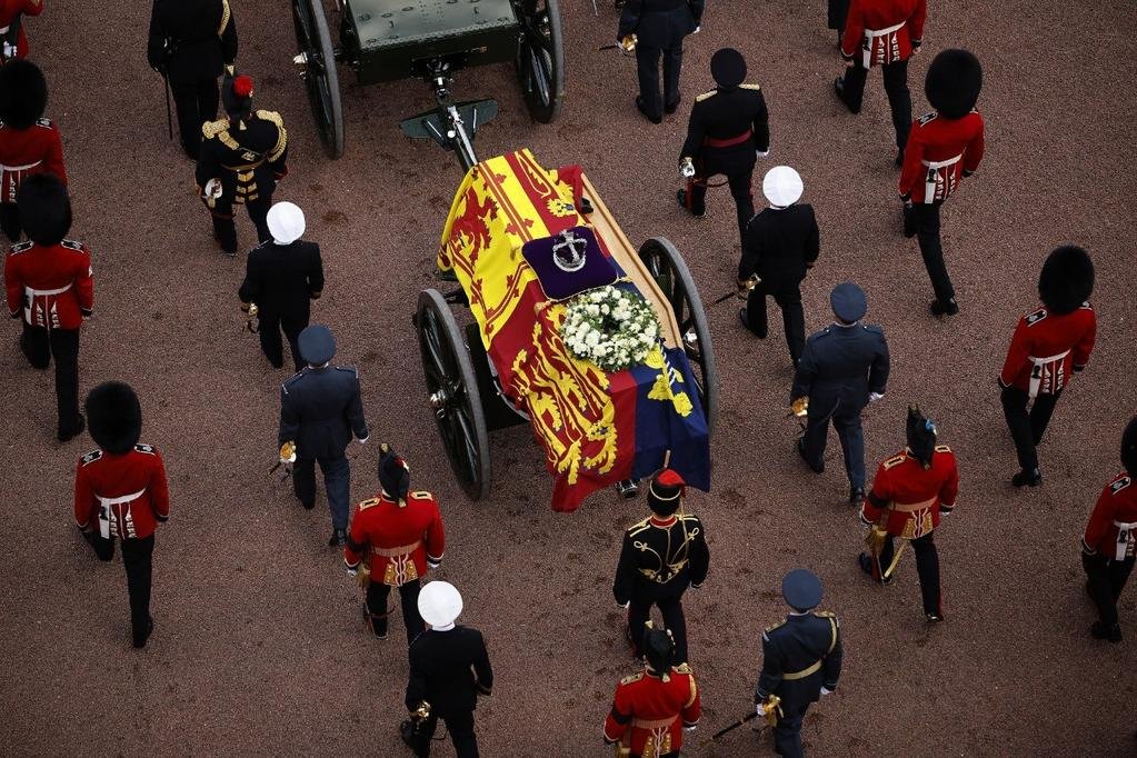 #صور | ‏بدء المراسم الرسمية لجنازة إليزابيث الثانية بعد وصول نعش الملكة إلى كنيسة وستمنستر أبي#بريطانيا #لندن #الملكة_إليزابيث #اليزابيث_الثانيه #يحدث_الان