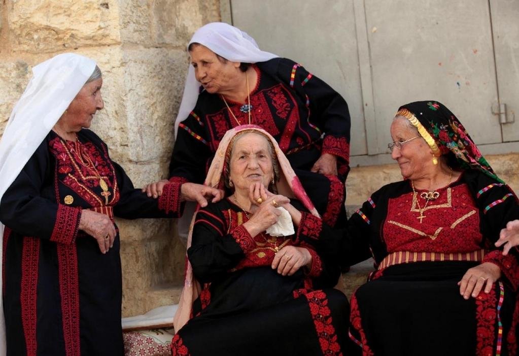 الزي التقليدي الفلسطيني من أجمل ما يمكن للمرأة الفلسطينية لبسه في المناسبات #يوم_الزي_التقليدي