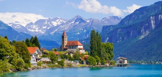 سويسرا، بلد يقع...
