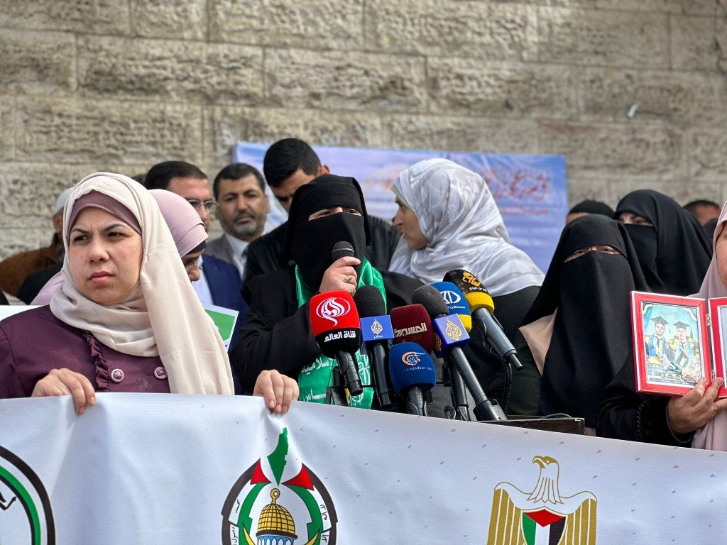 #شاهد في ذكرى يوم المرأة العالمي..*وقفة دعم وإسناد للأسرى والأسيرات في سجون الاحتلال*#غزة https://youtu.be/gM_6jfJxXr8