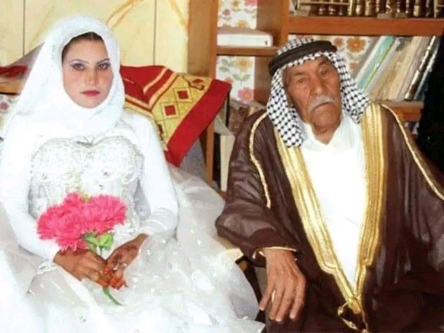 الحاج مسعود متزوج...