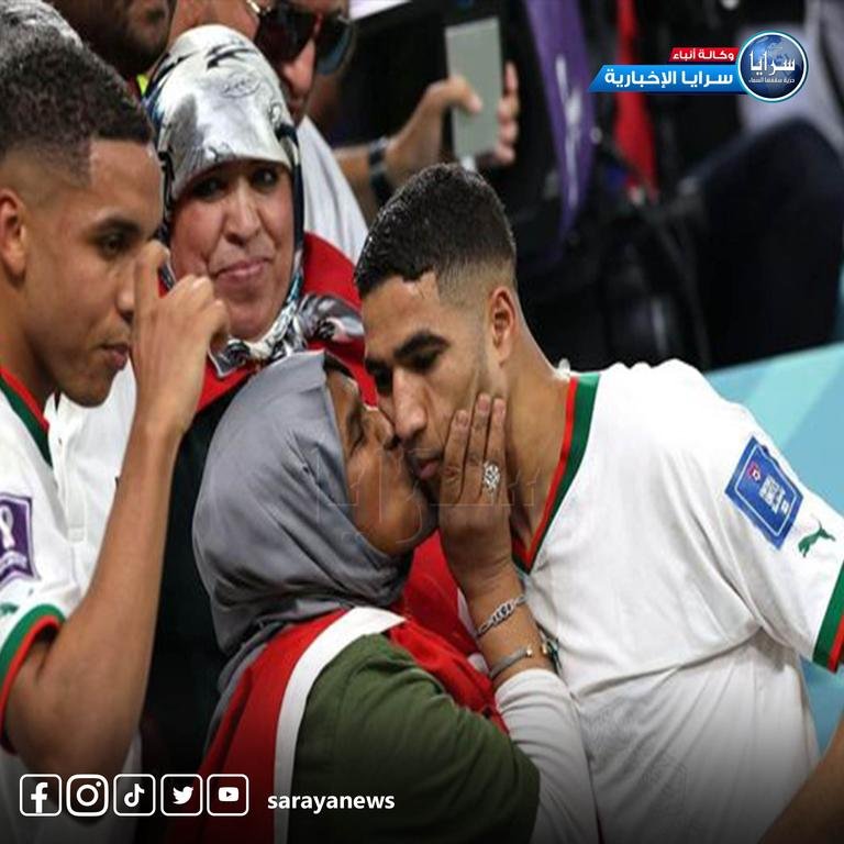 لولا رضاها ما تحقق النصر.. حكيمي يقبل رأس والدته عقب الفوز التاريخي#المغرب_بلجيكا #FIFAWorldCu