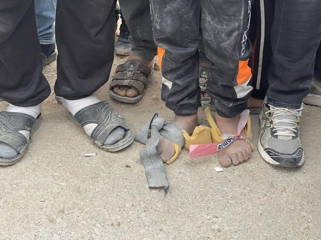 حذاء طفل سوري...