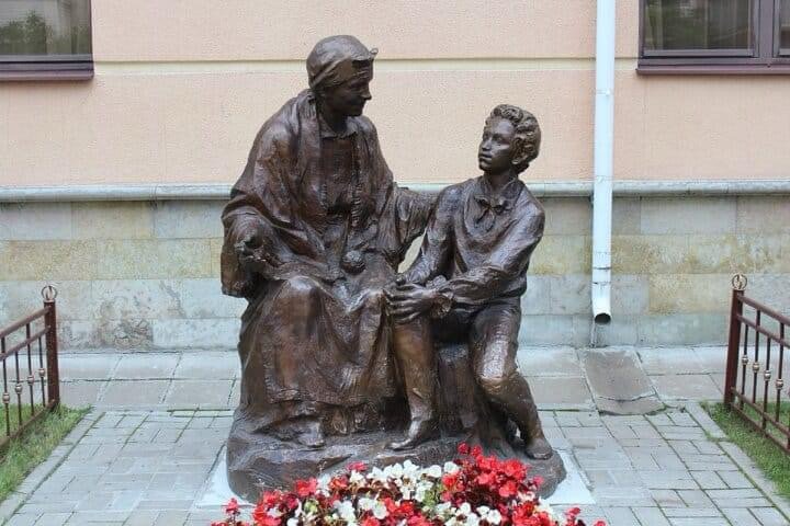 تمثال آرينا روديونوڤنا...