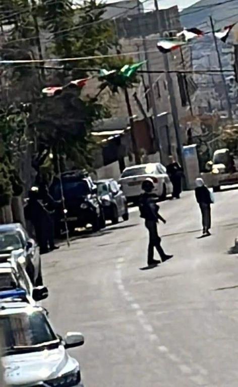 تغطية صحفية : " الاحتلال يقحم بلدة جبل المكبر بالقدس المحتلة ويصادر أعلام فلسطين"