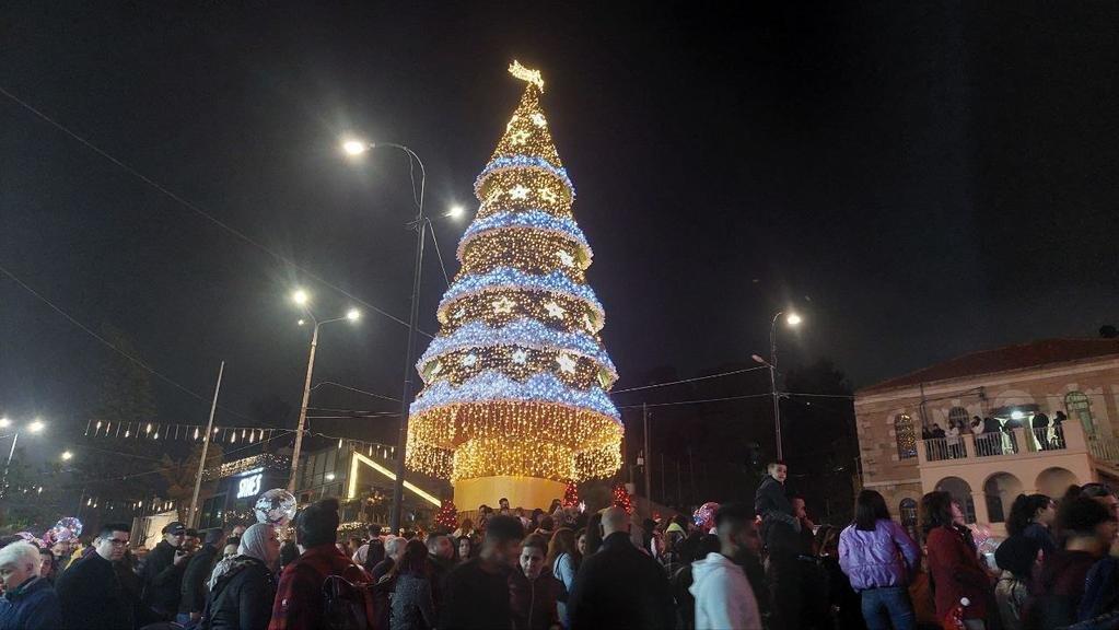 هل شاهدتم أجواء إنارة شجرة الميلاد في رام الله؟ https://usawt.me/OSukKQRDNg