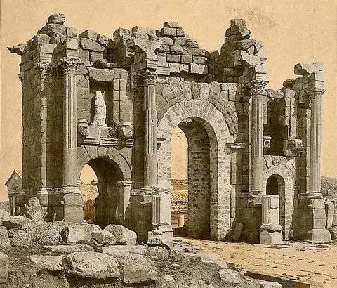 أهم معالم اثرية رومانية في الجزائربالضبط في منطقة الاوراس تيمقاد