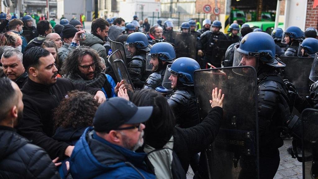 فرنسا: تظاهرات مليونية...
