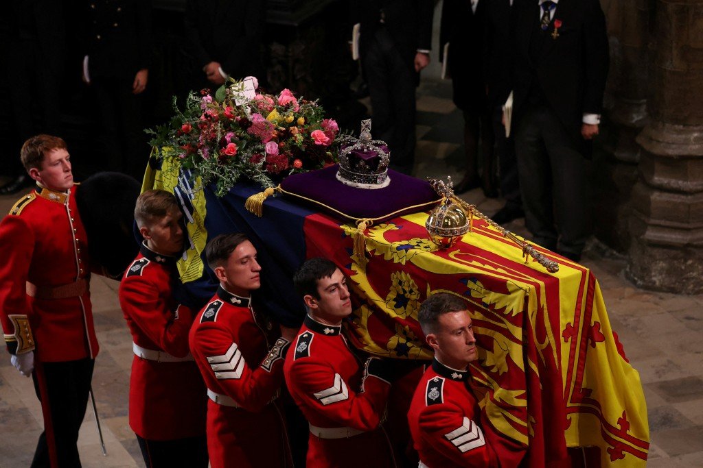 #صور | لحظة وصول أفراد العائلة الملكية إلى قاعة وستمنستر لحضور جنازة ‎#الملكة_إليزابيث #بريطانيا #لندن #تشارلز_الثالث #تشارلز #يحدث_الان