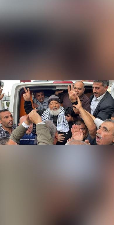 #شاهد ‏لحظة استقبال الأسير فؤاد الشوبكي بعد اعتقال دام 16 عامًا في سجون الاحتلال.‏#يوم_الجريح_الفلسطيني