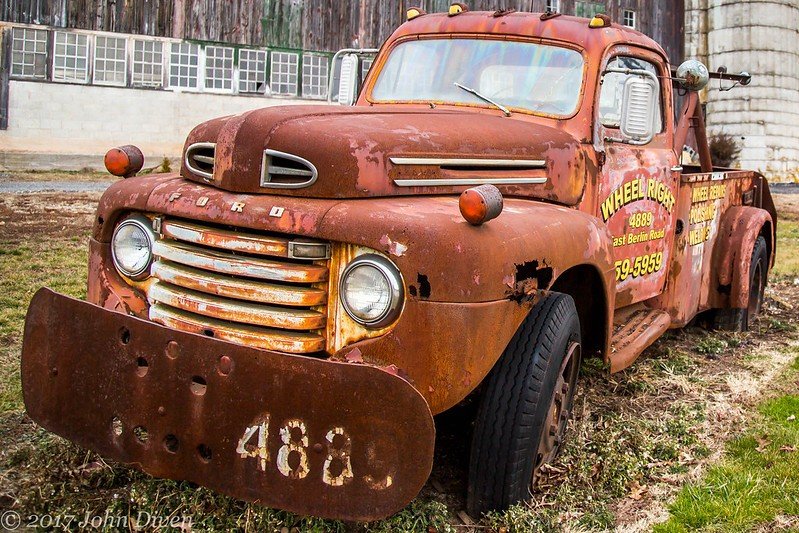 Old Ford tow...